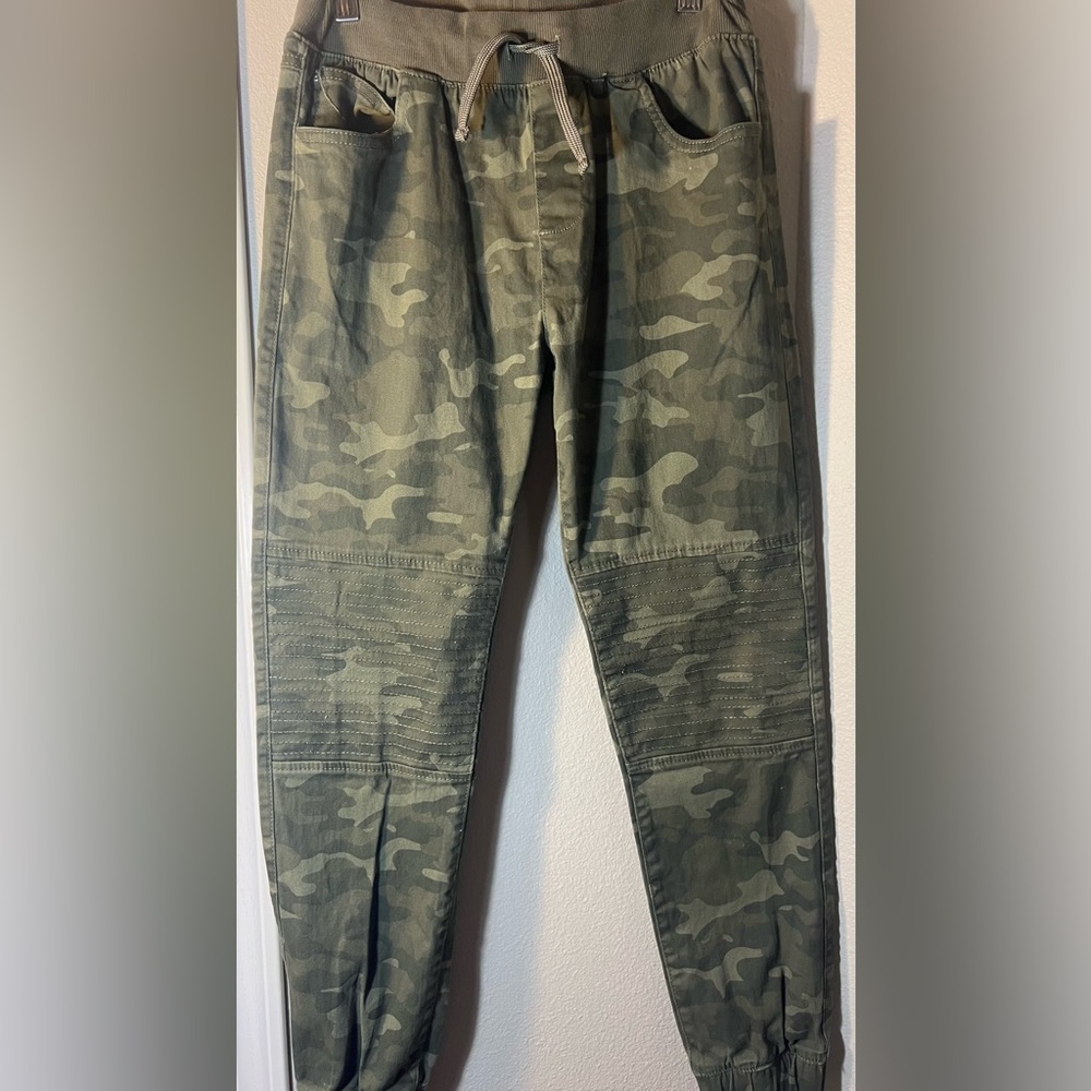 Lee Women’s Relaxed Fit Camo Jogger 💚🖤